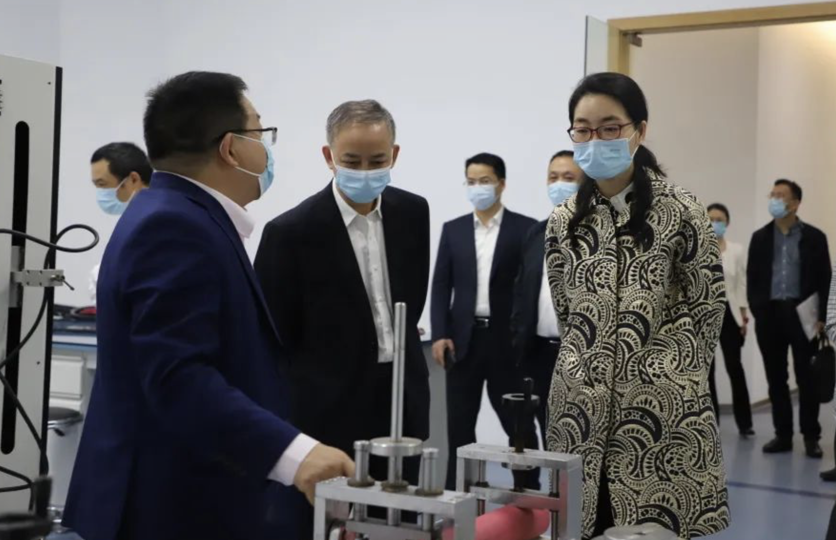 省國資委黨委委員、副主任顧濤一行赴公司下屬特纜公司調(diào)研指導(dǎo)