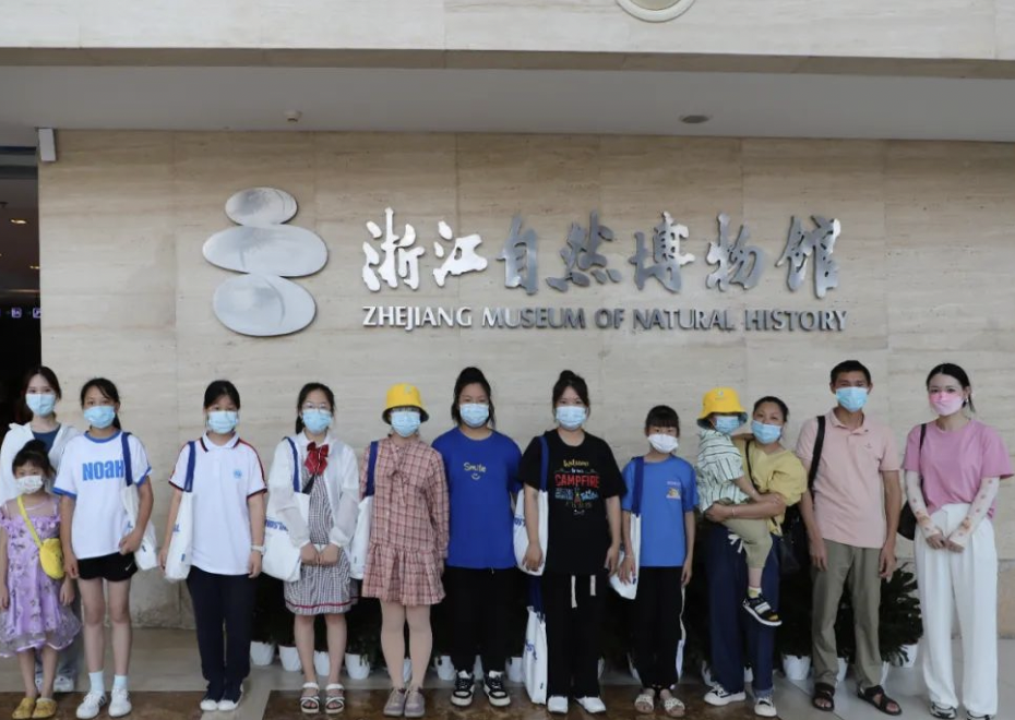 公司下屬元通不銹鋼邀請?jiān)坪蛯W(xué)子參與助學(xué)系列活動(dòng)
